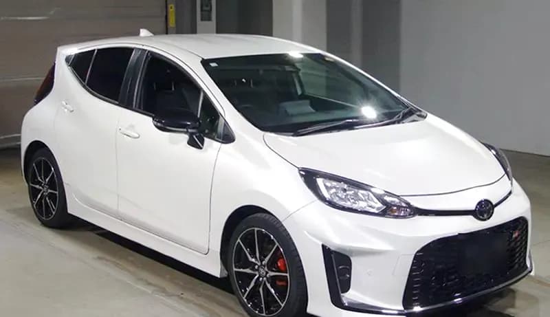 Toyota Aqua GR Sport, front three-quarter view